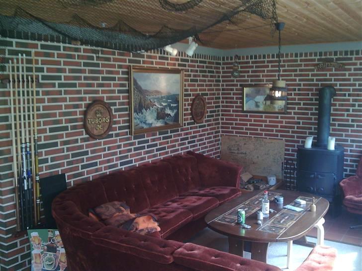 Rottehullet. - Jeg var så heldig og finde nogle flyttekasser med alt det til væggene oppe på loftet da jeg købte huset. Det har været pakket væk i over 30 år.. billede 4