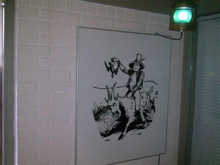 Rottehullet. - Det her motiv sad i et doppelt spejl på et diskotek som ikke eksisterer mere. Det pillede jeg ud da det lukkede..
Klods Hans, Fjerritslev. billede 13