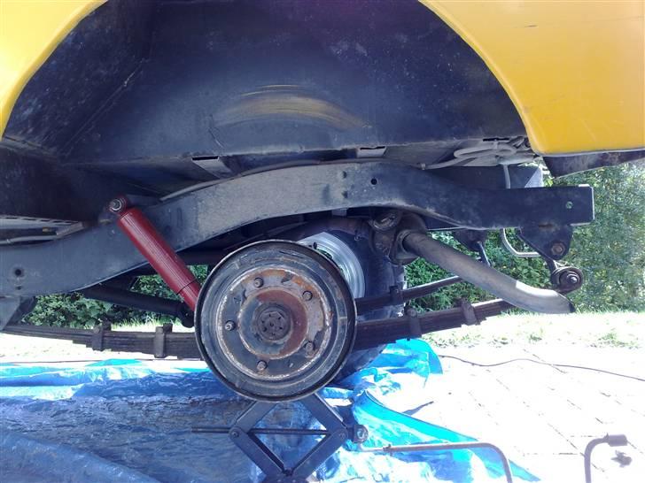 1956 Willys Jeep projekt  - Sådan så inderskærmene ud inden renovering. billede 9