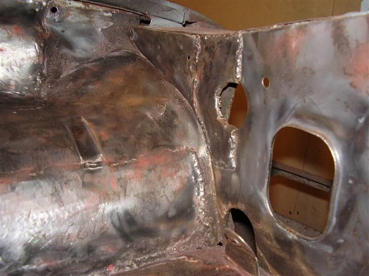 Alfa Romeo Alfetta GTV - Her ses det så at den har været svejset et par gange tidligere:) og det er ikke de eneste billede 99