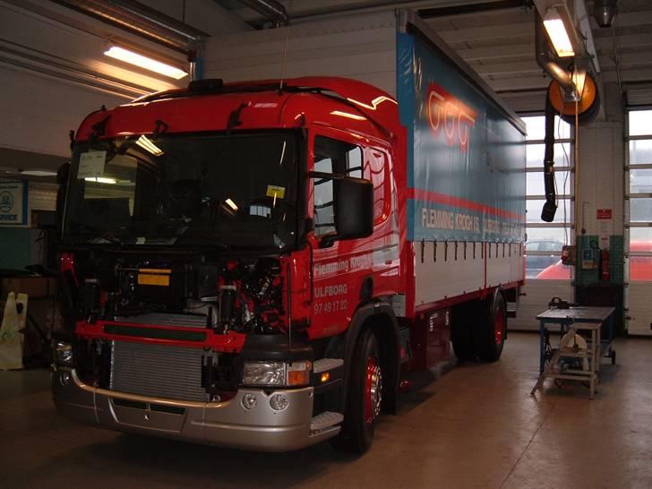 Flemming Krogh I/S Ulfborg - Firmaets første bil fra P-serien lige kommet fra maler til SCANIA,Holstebro billede 4