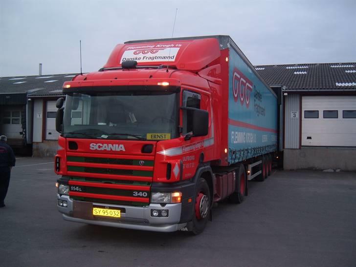 Flemming Krogh I/S Ulfborg - Far og mig lige ankommet til Ringsted med et læs køkkener. billede 14