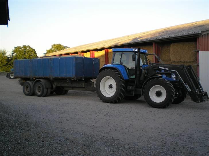 Her er lidt fra min gamle arbejds plads - Her er et billede fra da vi kørte korn i sommers billede 8