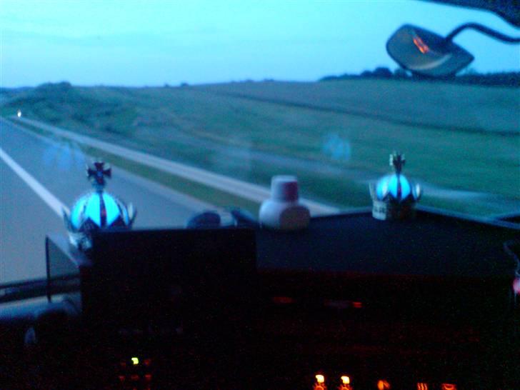 Volvo FH16 660 8x4 - Købte 2 krone duftere og smed selve duftebøtten ud og en 5 mm dioder i bunden og vupsi så lyser de ganske flot op :-) og selfølgelig den sædvanlige poppy ;-) billede 67