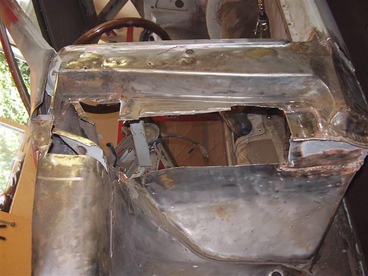 Alfa Romeo Alfetta GTV - Hjørnet hvor der bestemt ikke var rust tilbage(sælgers påstand) men ok når man nu er igang tager man da også bare det med:) billede 114