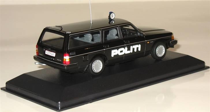 Mine 1:43 modelbiler - Minichamps, 1986 Volvo 240 GL "POLITI" billede 177
