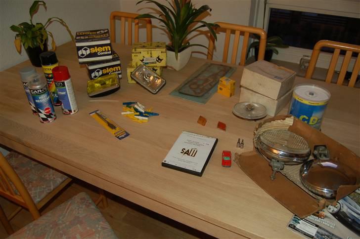 Købt frederacia stump market - 2 Renault side blinklys2 Renault side blinklys
Renault 17 modelbil, desvære ikke så go stand men jeg fik den billig
Slibesæt R8/Floride
Blank sort malling, Rød + klarlak varmebestandigt 100kr
Zinkspray 50kr
20mm bord
2 Hella realæer
unbraco 4 + 5 toppe
15 stk krokdillenæb
100 cd-r
Saw 3 billede 2