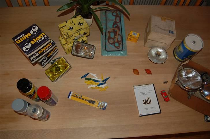 Købt frederacia stump market - 2 Renault side blinklys
Renault 17 modelbil, desvære ikke så go stand men jeg fik den billig
Slibesæt R8/Floride
Blank sort malling, Rød + klarlak varmebestandigt 100kr
Zinkspray 50kr
20mm bord
2 Hella realæer
unbraco 4 + 5 toppe
15 stk krokdillenæb
100 cd-r
Saw 3 billede 1