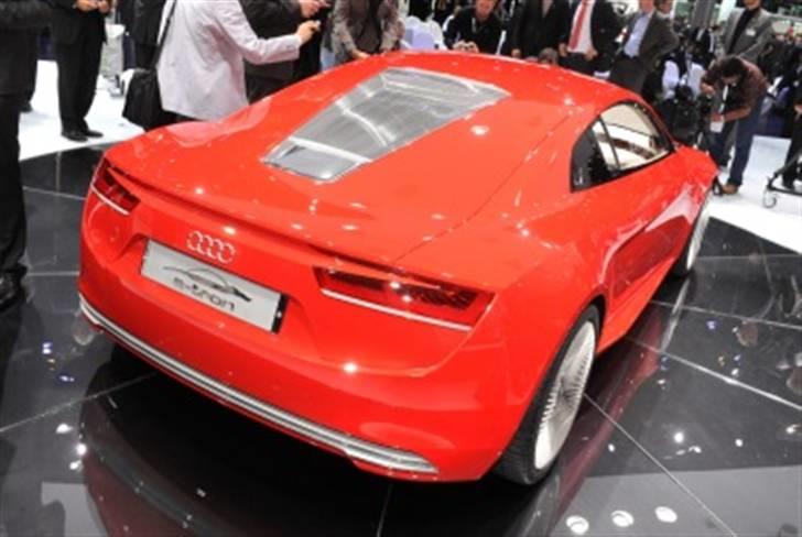 Audi R8 på el  Superbilen Audi e-tron har en elmotor ved hvert hjul.  billede 2