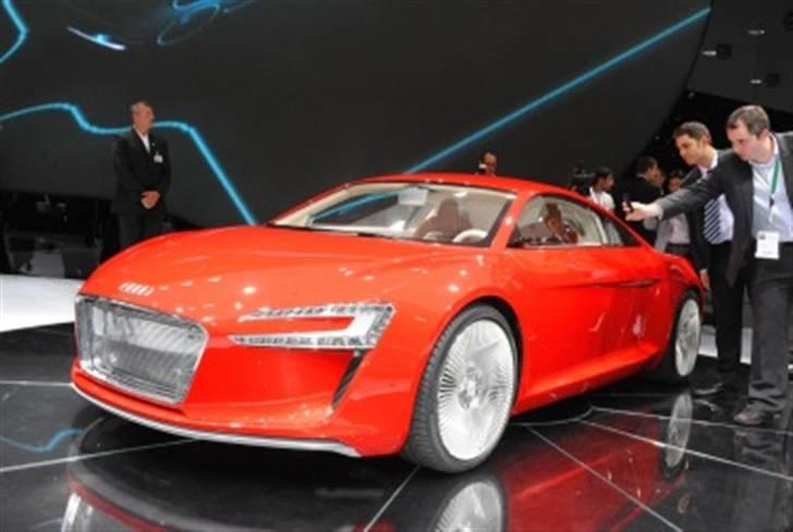 Audi R8 på el  Superbilen Audi e-tron har en elmotor ved hvert hjul.  billede 3