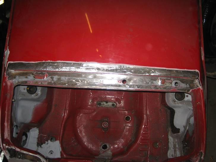 Toyota corolla ae82  - Rust ved hængslerne til bagklappen. billede 30