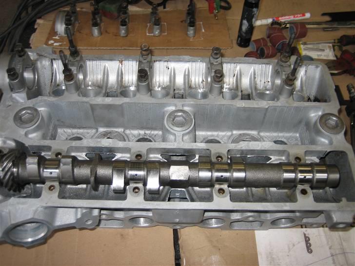 Toyota corolla ae82  - Så blev det sidste slebet i topstykket, så knaster kunne dreje frit rundt. billede 36