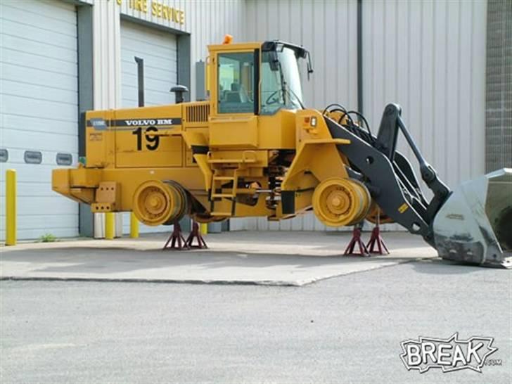 Lidt forskelligt spas og løjer - Bad Hood billede 1