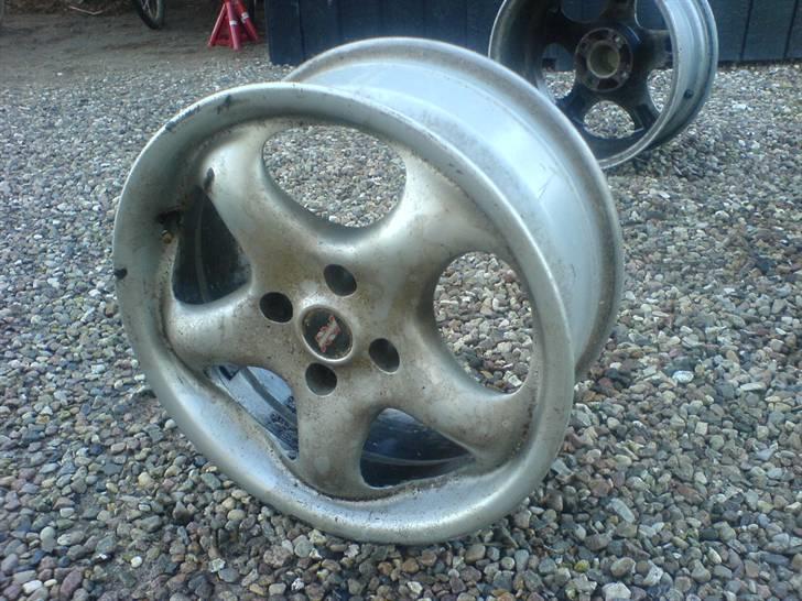 Renovering og lakering af fælge. - Næææ, en fin fælg. billede 1