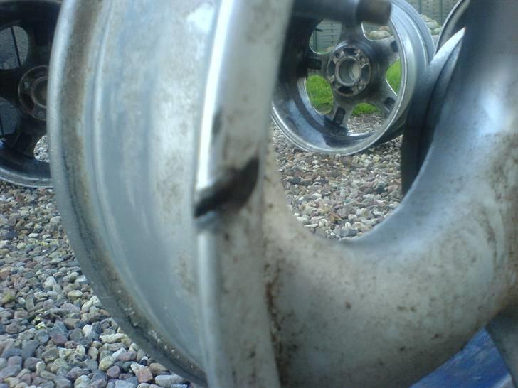 Renovering og lakering af fælge. - En del hakker og ridser:/ billede 3