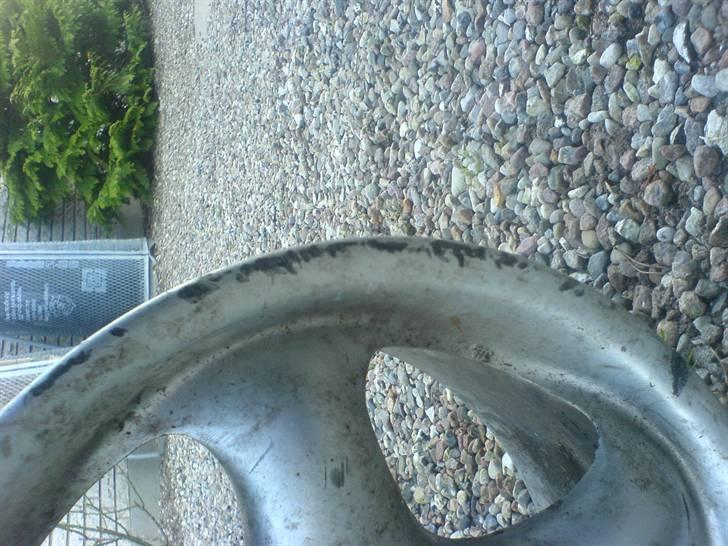 Renovering og lakering af fælge. - Der sku noget spartel til. billede 4