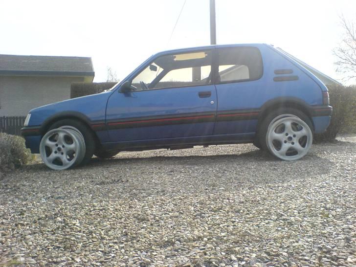 Renovering og lakering af fælge. - Brugte alm spartel til alle ridser og hakker + jeg sleb alle fælge ned med korn 400. billede 7