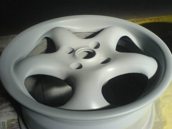 Renovering og lakering af fælge. - Grundet med motip grunder.. Ku nøjes med en dåse til alle 4 fælge.. billede 11