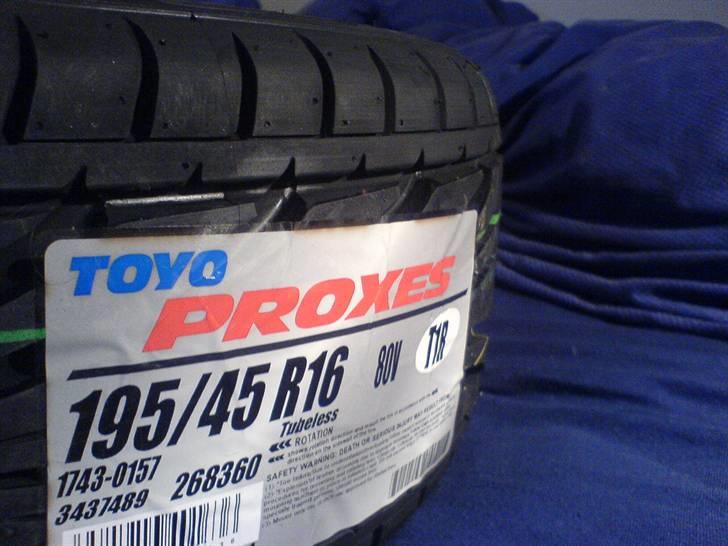 Renovering og lakering af fælge. - Nogen nye dæk:) Dette dæk har jeg kun hørt godt om, sku være både støjfrit og super grib i både vådt og tørt.. billede 17