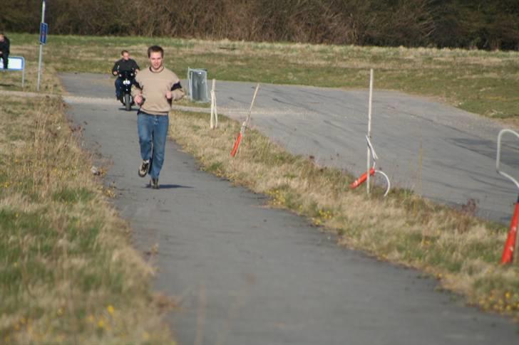  6 / 4 / 07  ( Kælderen / Tech 21 )  Sønderborg  billede 5