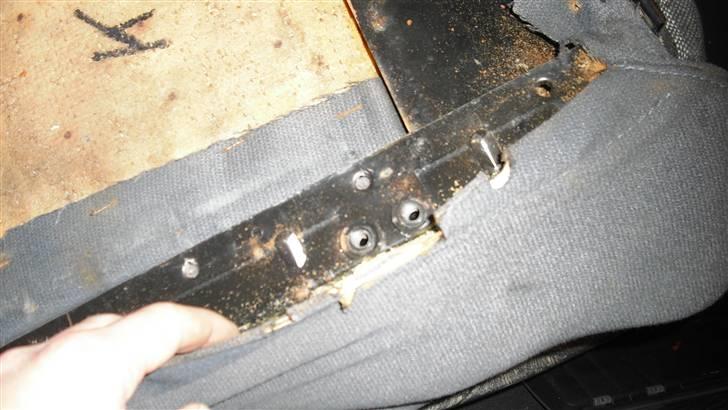 Skifte af pude på recaro sæde billede 6