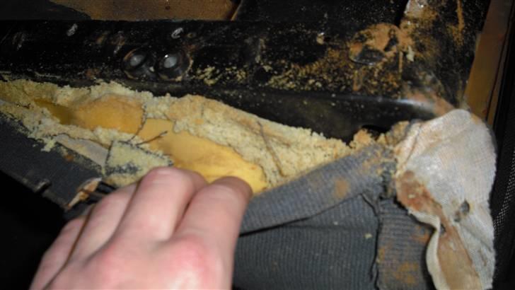 Skifte af pude på recaro sæde - Så kan du bag begrynde at trække det af..... ser godt ud ikke :P billede 12