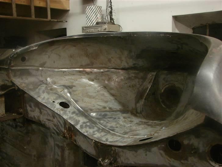 Golf 2 syncro projekt  - D.1-12-09 Bund og inderskærme rengjord for gummihud og sealing så den kan blive sandblæst og metaliseret. billede 31