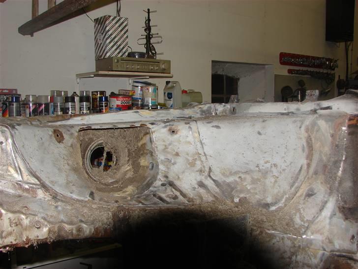 Golf 2 syncro projekt  - D.1-12-09 Bund og inderskærme rengjord for gummihud og sealing så den kan blive sandblæst og metaliseret billede 34