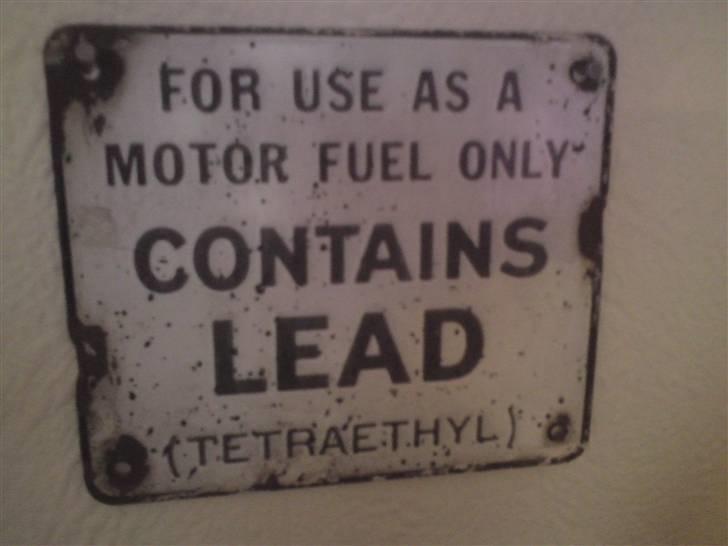 Div "bilting" fra lejligheden.. - Fra en gammel amerikansk tankstation, købt på et træf på Fyn, ca 10X10 cm billede 16