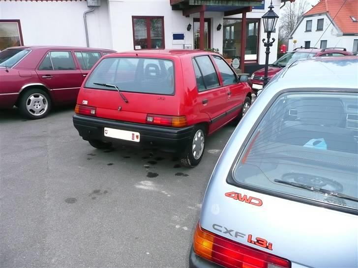 Daihatsu Charade 1.3-16V EFI - G112 - 4WD - Mon mine 2 charader kan overgå limoen i længden som står i baggrunden :o) billede 4