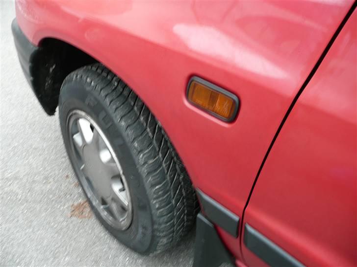 Daihatsu Charade 1.3-16V EFI - G112 - 4WD - Her er der også intet rust at se, men panelet har en smule dog uden at være råden. billede 7