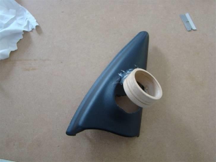 Glasfiber Dørsider - Så starter samme proces som dørsiderne. Her spare vi bare glasvæven, og laver en tykkere blanding epoxy / microballoner og pensler på... Det giver styrke nok i sig selv. billede 21