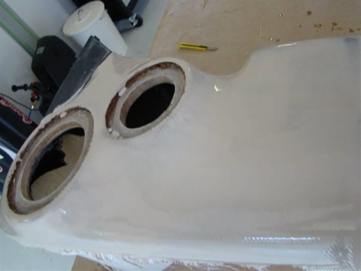 Glasfiber Dørsider - Så er den hærdet og klar til slibning. billede 28