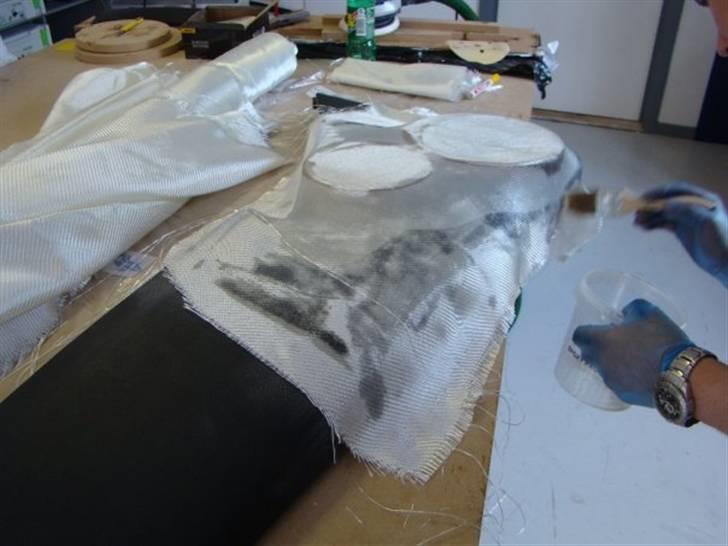 Glasfiber Dørsider - Her ligges en glasfibermåtte. billede 36