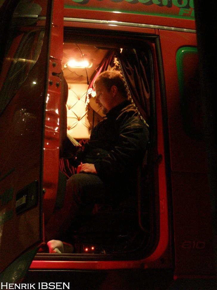 Aktiv Containerservice - Bo slog ventetiden ihjel, med at snakke med lillebroren billede 61