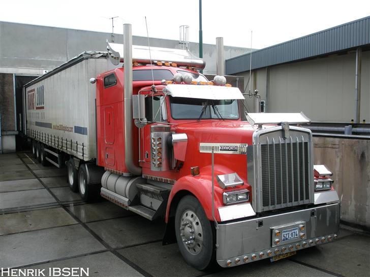 Aktiv Containerservice - Tja, det var så det eneste billede jeg måtte tag derinde, for man måtte ikke tage billeder derinde, men det vidst vi jo så ikke. Så der var en masse ballade, men cheffen kom så ud og så at jeg måtte godt tag et billede den.. Dejligt... ;o) 
Men det var så her vi skulle ha et læs Knorr med, i Oss, i Holland billede 74