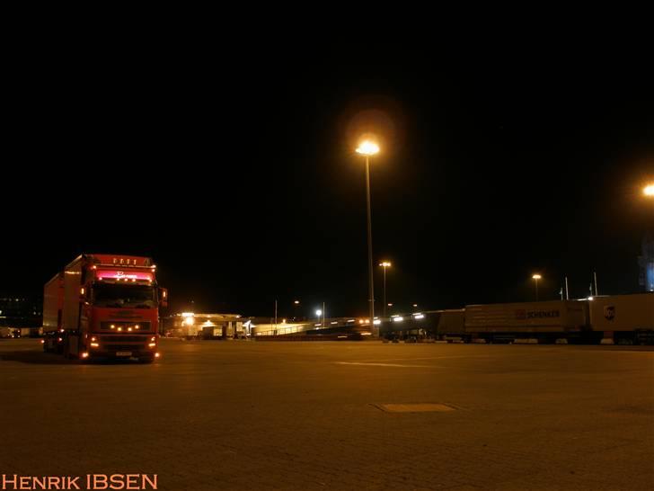 Aktiv Containerservice - Så venter vi bare på færgen.. billede 79