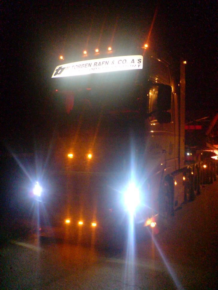 Volvo FH16 660 8x4 - Gejl.. iøvrigt er de 3 i midten forneden i samme afstand som de 3 oppe på taget.. hehe detalje detalje ;-) billede 2