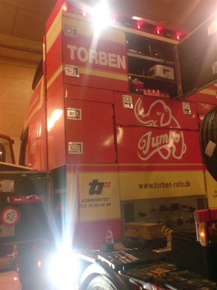 Volvo FH16 660 8x4 - Lidt svært at ta billeder af :-)
Læg lige mærke til blitzlamperne hehe billede 74