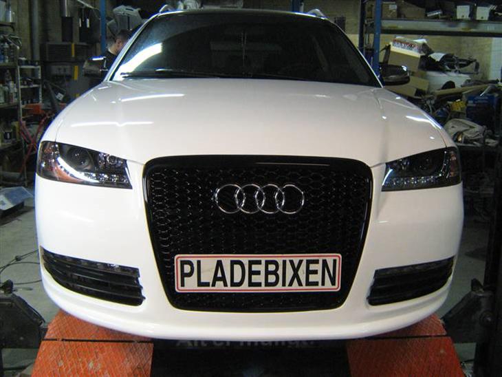 {{currentPhoto.altText}} billede {{currentPhoto.number}}