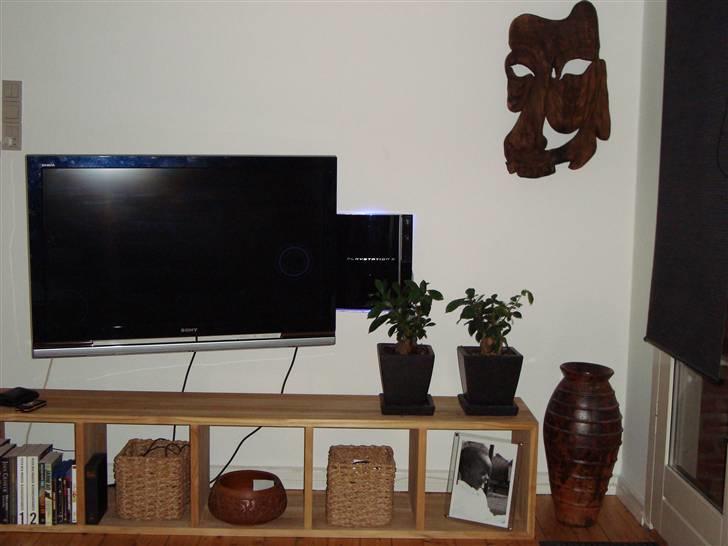 PS3 vægbeslag - Her er det monteret på væggen billede 1
