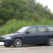 MIn Ford Escort 1,6i CLX st. car