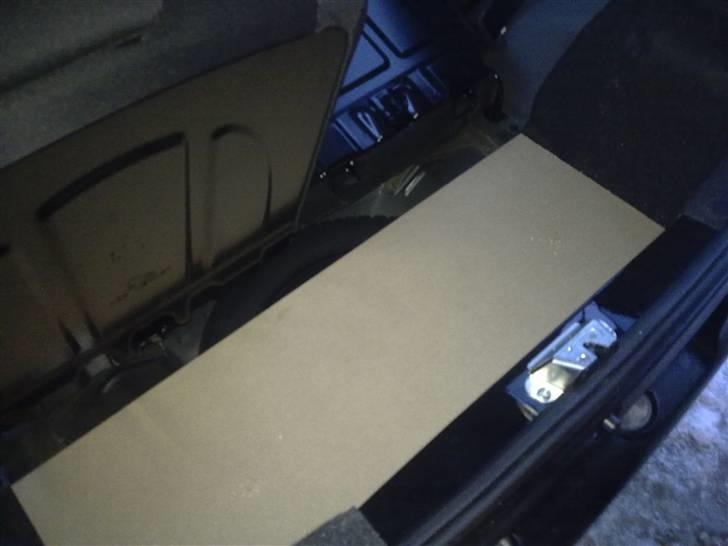 Aygo Bagagerums Projekt - Den første MDF plade er blevet tilpasset.
Her slutter 1. arbejdsdage efter indkøb af plader, skruer og ledninger. billede 41