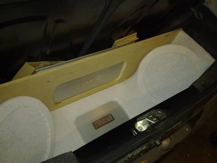 Aygo Bagagerums Projekt - Der er 1cm i overskud mellem mono forstærkeren og bagsædet, billede 28