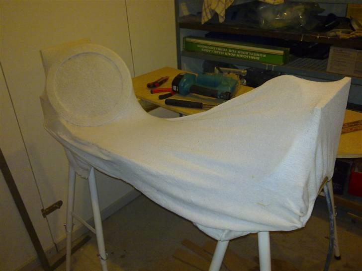 Aygo Bagagerums Projekt - Et stræklagen bliver lagt over for at skabe de bløde former billede 31