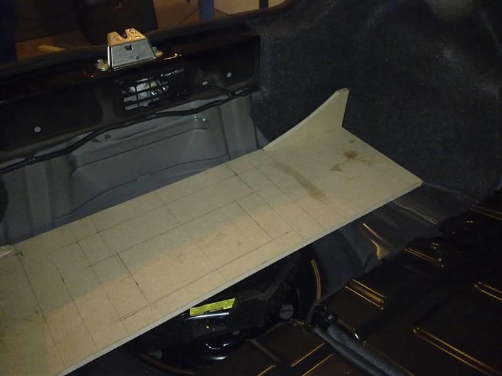 Aygo Bagagerums Projekt - De første hjørner er blevet sat på. billede 40