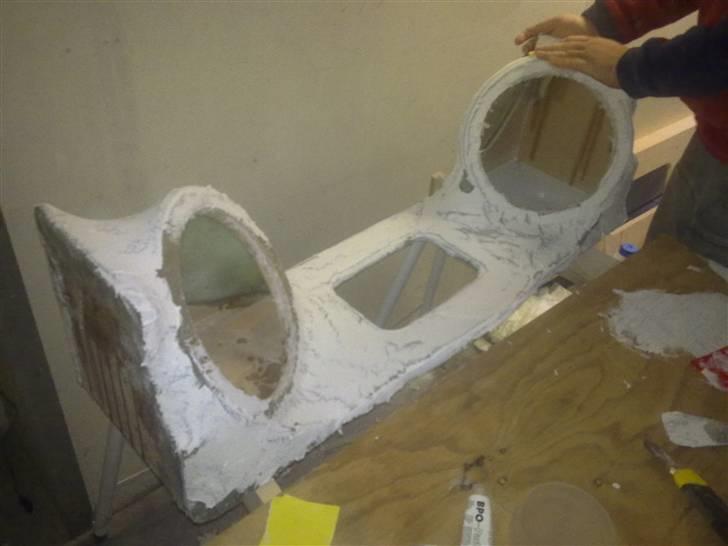 Aygo Bagagerums Projekt - Nu er der så kommet spartel på og vi er gået igang med at pudse ned igen. billede 18