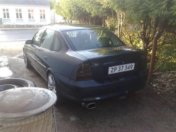 Mine bedste biler vectra b turbo - Vectra b 2,5 v6 180hk
ja hvad kan jeg sige den har en fed lyd og det er det.
lad vær med at købe så noget lort fordi
den bruger for meget Benzin og den vejer for meget med den motor.

så vist i skal købe en vectra b 2,5 v6 så  sæt en c20let motor den har 204hk
den har 20 hk mere og den vejer  mindre end 2,5 v6. billede 9