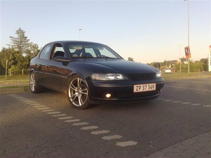 Mine bedste biler vectra b turbo - Vectra b 2,5 v6 180hk
ja hvad kan jeg sige den har en fed lyd og det er det.
lad vær med at købe så noget lort fordi
den bruger for meget Benzin og den vejer for meget med den motor.

så vist i skal købe en vectra b 2,5 v6 så  sæt en c20let motor den har 204hk
den har 20 hk mere og den vejer  mindre end 2,5 v6. billede 11