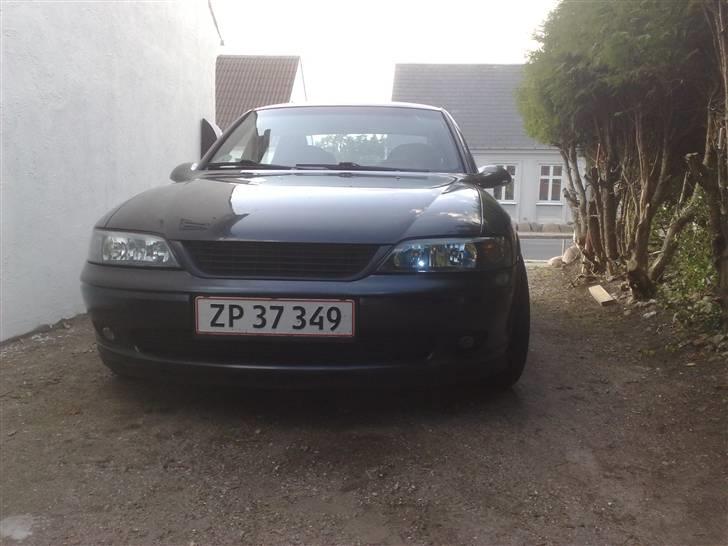 Mine bedste biler vectra b turbo - Vectra b 2,5 v6 180hk
ja hvad kan jeg sige den har en fed lyd og det er det.
lad vær med at købe så noget lort fordi
den bruger for meget Benzin og den vejer for meget med den motor.

så vist i skal købe en vectra b 2,5 v6 så  sæt en c20let motor den har 204hk
den har 20 hk mere og den vejer  mindre end 2,5 v6. billede 12